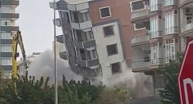 Ağır hasarlı bina yıkım sırasında korna sesiyle yerle bir oldu, facianın eşiğinden dönüldü