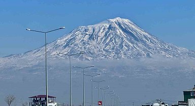 Ağrı Dağı ihtişamıyla göz kamaştırıyor