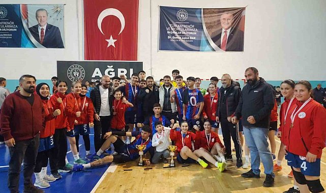 Ağrı Spor Lisesi hentbolda Türkiye yarı finallerine yükseldi