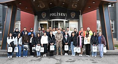 Ağrı'da öğrencilere üniversite gezisi ve emniyet söyleşisi düzenlendi