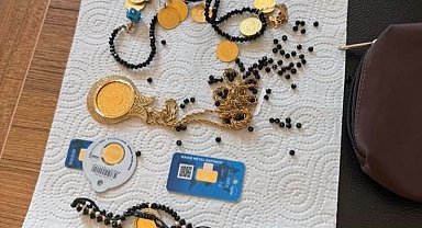 Ağrı'da yolda bulunan altınlar sahibine ulaştırıldı