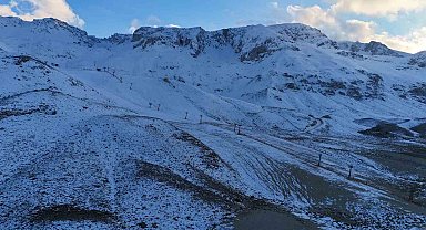 Akdeniz'in incisi Davraz Kayak Merkezi kar hasretiyle sezona başladı