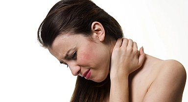 Akıllı telefon ve bilgisayar kullanımı boyun sağlığını tehdit ediyor