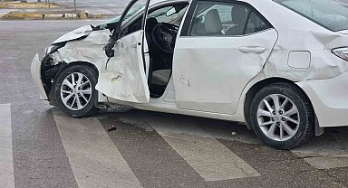 Aksaray'da tır ile otomobil çarpıştı: 4'ü hakem 5 yaralı