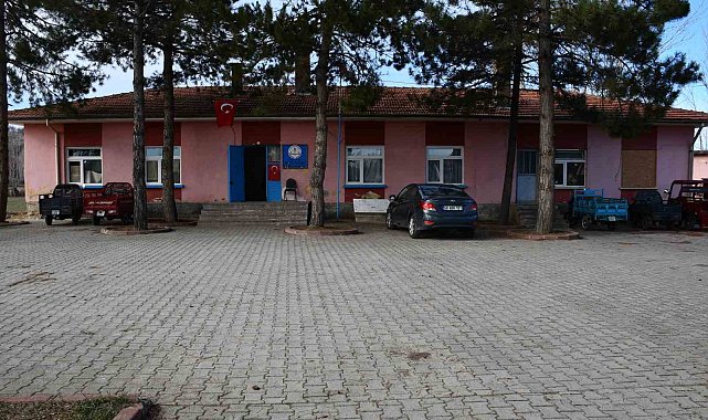 Akşehir'de eski ilkokul binası dikiş nakış kursu oldu