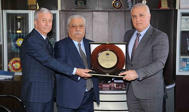 Alanya'nın vergi rekortmenlerine plaket