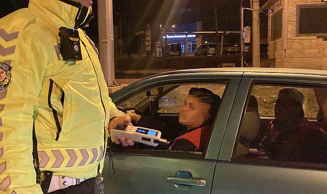 Alkollü otomobil kullanan gencin ehliyetine 6 ay el konuldu