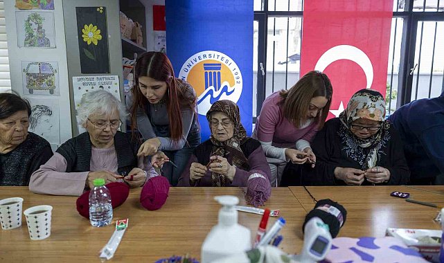 Alzheimer hastaları sanat terapisiyle hayata tutunuyor