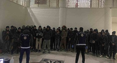 Amasya'da çinko yüklü tırdan 37 kaçak göçmen çıktı