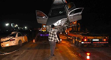 Amasya'da iki otomobil kafa kafaya çarpıştı: 8 yaralı