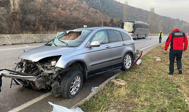 Amasya'da lastiği patlayan otomobil takla attı: 3 yaralı
