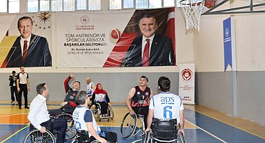 Amasya'da protokol ile ampute basketbol takımı maç yaptı