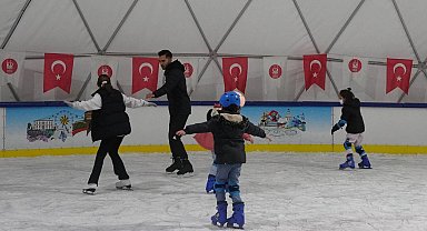 Ankara Keçiören'de ücretsiz buz pateni pistine yoğun ilgi