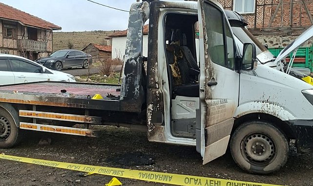 Ankara'da 4 araç kundaklandı: O anlar kamerada