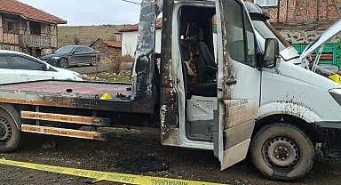 Ankara'da 4 araç kundaklandı: O anlar kamerada