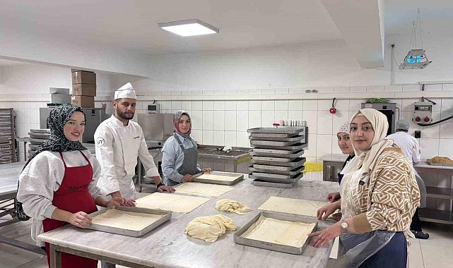 Ankara'da Hanım Evinde lezzetin ustalığı imalathanede öğretiliyor