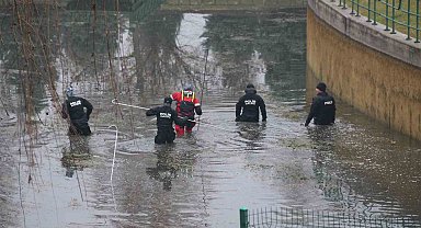Ankara'dan gelen "Kurbağa Adamlar" da kayıp öğretmenin arama çalışmasına katıldı