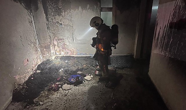 Antakya'da metruk bina yangını