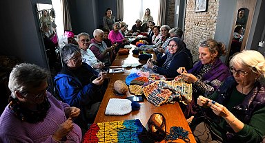 Antalya Muratpaşa'da Yaşlı Evi'nden çocukları ısıtacak örgü