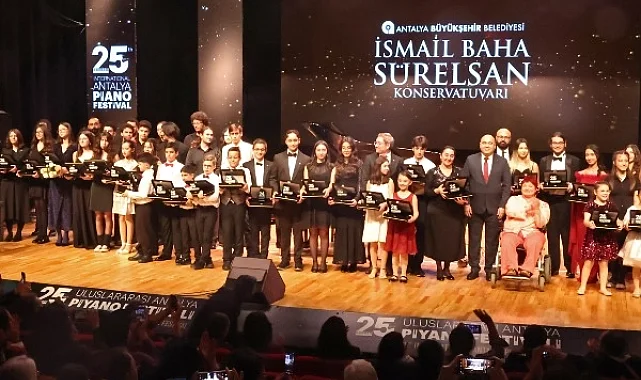 Antalya Piyano Festivali'nde gençler sahne aldı