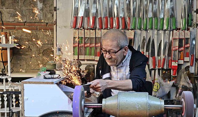 Antalya'da bıçak bileme ustası mesleğini yaşatıyor, 50-60 bin liraya çırak bulamıyor