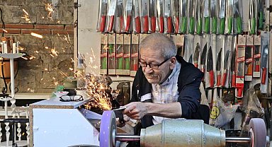 Antalya'da bıçak bileme ustası mesleğini yaşatıyor, 50-60 bin liraya çırak bulamıyor