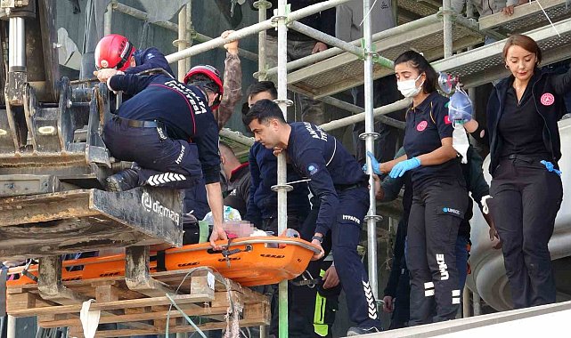 Antalya'da inşaat iskelesinden düşen işçi ağır yaralandı