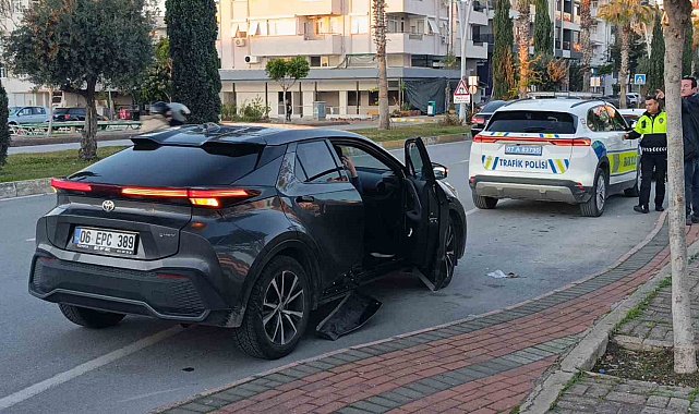Antalya'da motosiklet ile otomobil çarpıştı: 2 yaralı