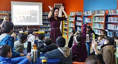 Antalya'da çocuklar kitaplarla buluşuyor