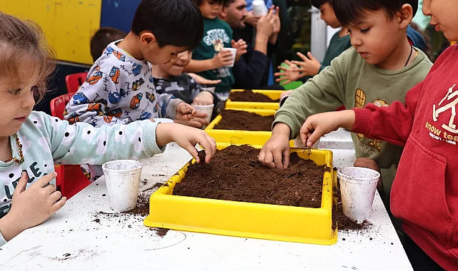Antalya'da minik eller toprakla buluştu