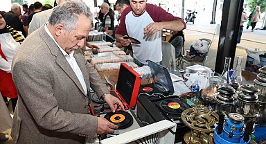 Antikacılar kendi yerinde kendi gününde