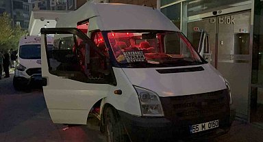 Aracında silahlı saldırıya uğrayan dolmuş şoförü hastanelik oldu