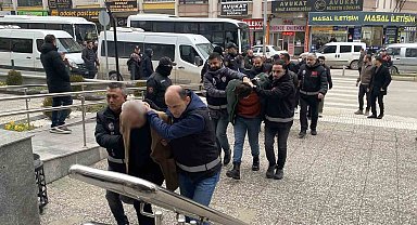 Aracını satmak isteyen vatandaşları milyonlarca lira dolandıran şebekeye 5 ilde operasyon: 14 gözaltı