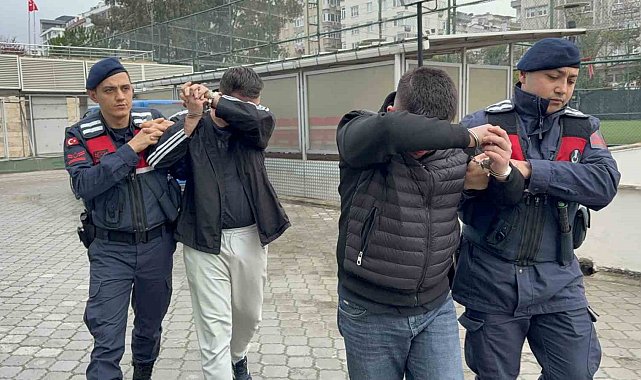 Araçlarında uyuşturucu hap ele geçirilen 2 kişi gözaltına alındı