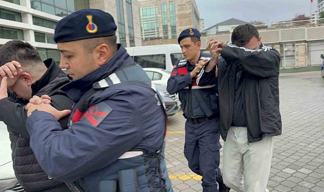 Araçlarında uyuşturucuyla yakalanan 2 kişi tutuklandı
