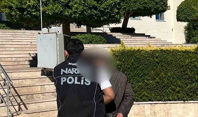 Aranan 2 şahıs yakalanarak cezaevine teslim edildi
