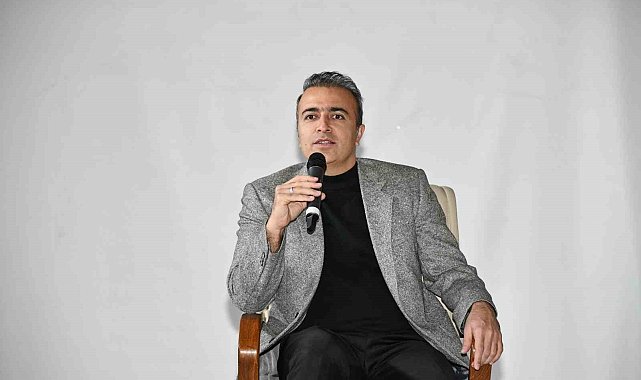 Ardahan Valisi Hayrettin Çiçek, "Kariyer Günleri" etkinliğinde öğrencilerle bir araya geldi