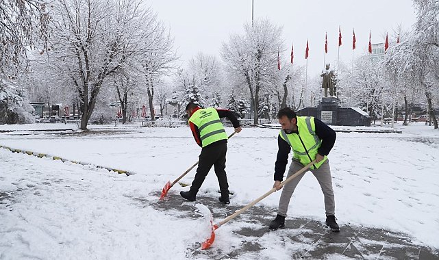Ardahan'da belediyeden karla mücadele