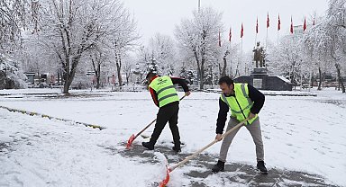 Ardahan'da belediyeden karla mücadele
