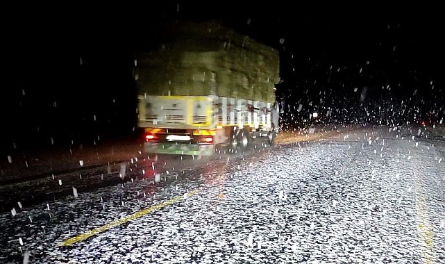 Ardahan'da kar yağışı ulaşımı olumsuz etkiledi