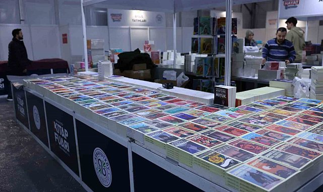 Arnavutköy'de 1. Kitap Fuarı kapılarını açtı, onlarca ünlü isim kitapseverlerle buluşacak
