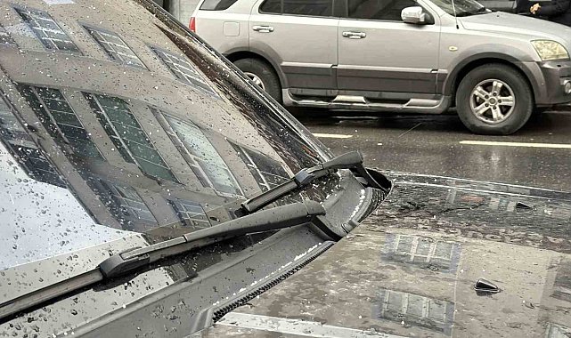 Arnavutköy'de beklenen kar yağışı başladı