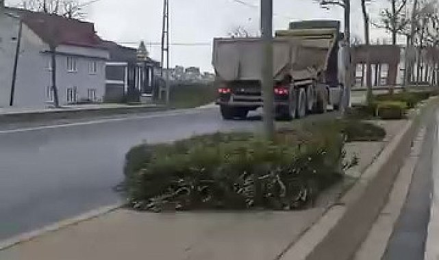 Arnavutköy'de hafriyat kamyonu ters yöne girerek süratle ilerledi