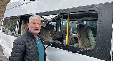 Artvin'de üzerlerine kaya yağan minibüs şoför yaşadıkları korku dolu anları anlattı