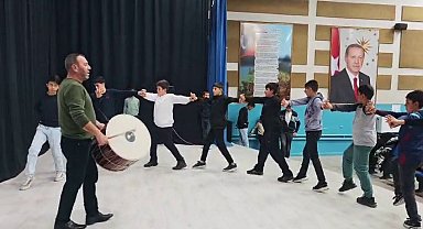 Aşkaleli öğrenciler halk oyunları yarışmasına iddialı hazırlanıyor