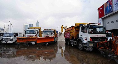 Ataşehir'de karla mücadele için tüm önlemler alındı