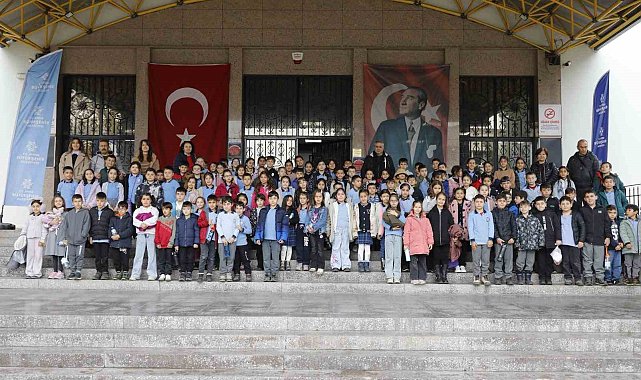 Aydın Büyükşehir Belediyesi minik öğrencileri tiyatro ile buluşturdu