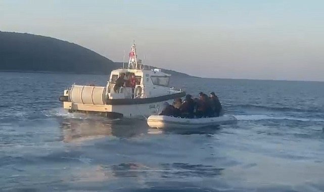 Aydın'da 12 düzensiz göçmen ve 1 göçmen kaçakçısı yakalandı