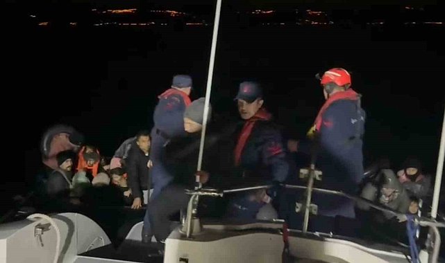 Ayvacık açıklarında 30 kaçak göçmen yakalandı