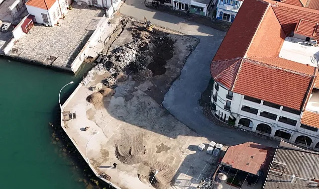 Ayvalık'ın denize açılan yeni meydanına modern dönüşüm